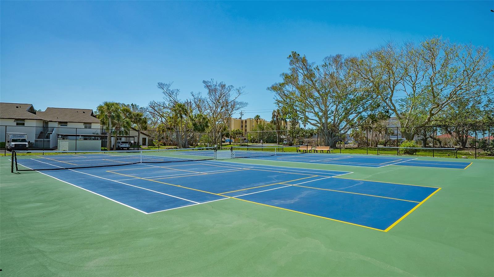 PELICAN HARBOUR & BEACH CLUB - Residential