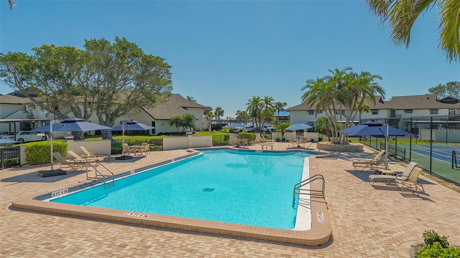 PELICAN HARBOUR & BEACH CLUB - Residential