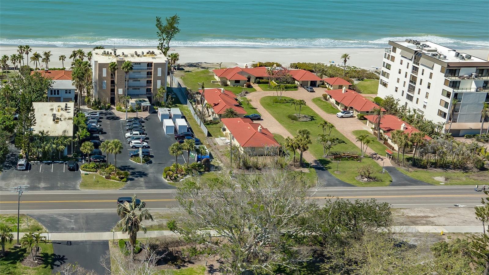 PELICAN HARBOUR & BEACH CLUB - Residential