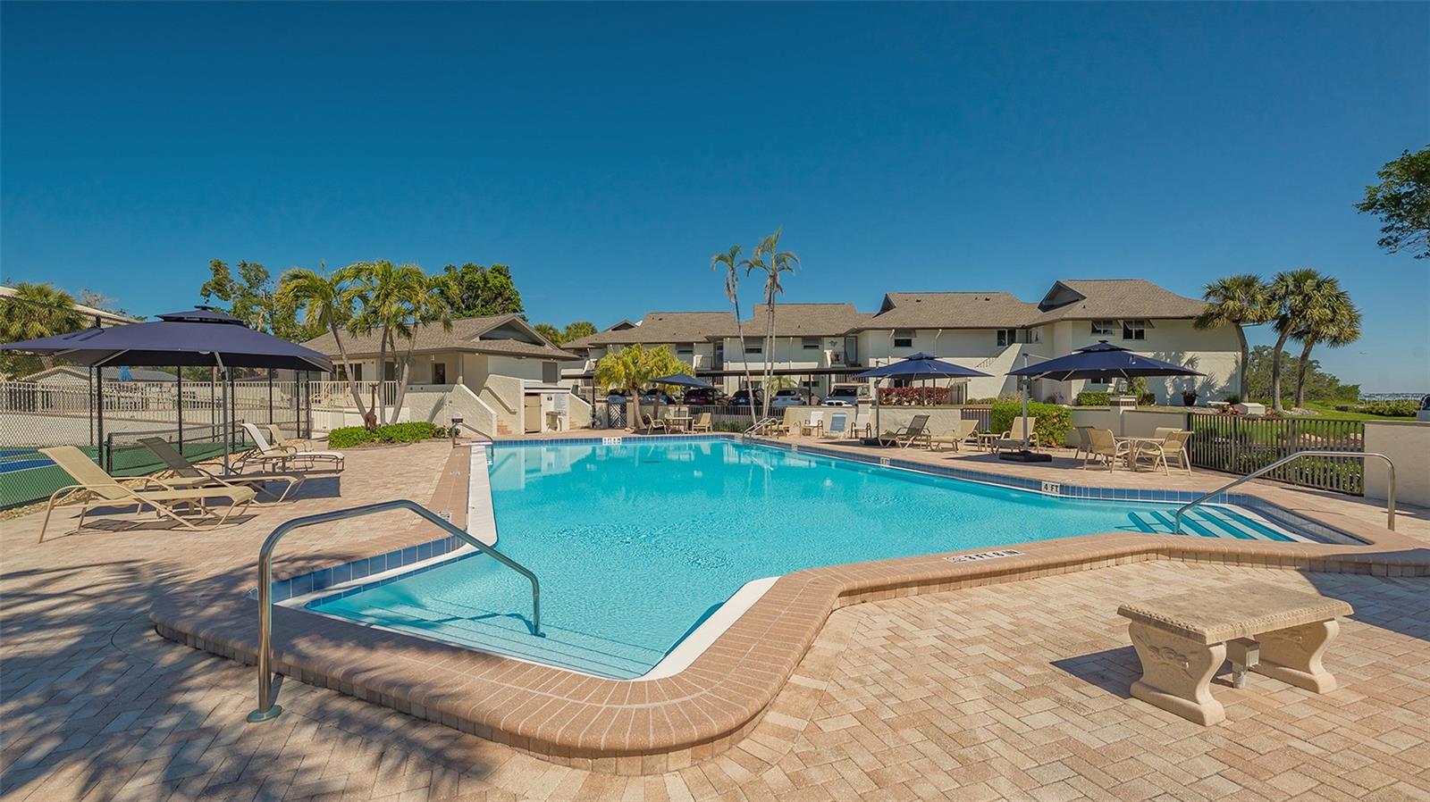 PELICAN HARBOUR & BEACH CLUB - Residential