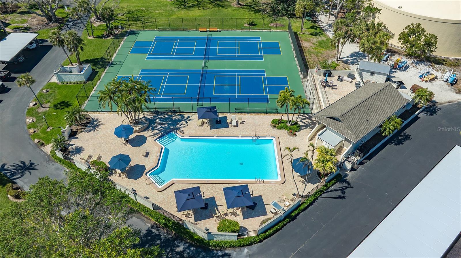 PELICAN HARBOUR & BEACH CLUB - Residential