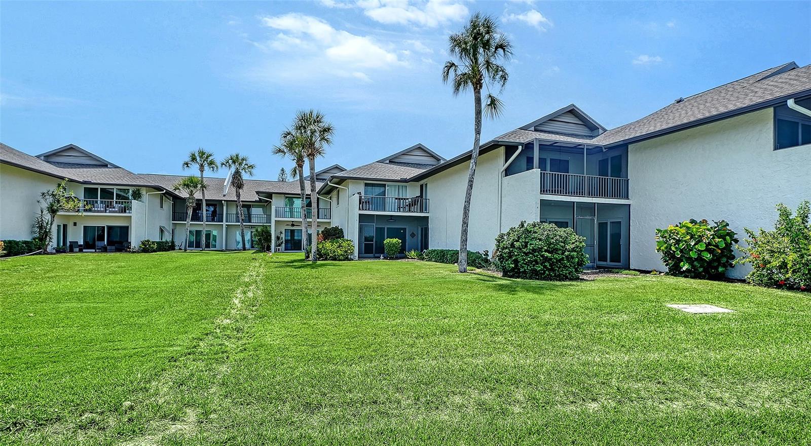 PELICAN HARBOUR & BEACH CLUB - Residential
