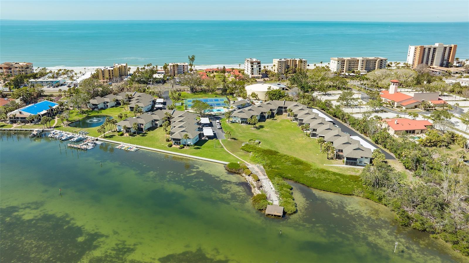 PELICAN HARBOUR & BEACH CLUB - Residential