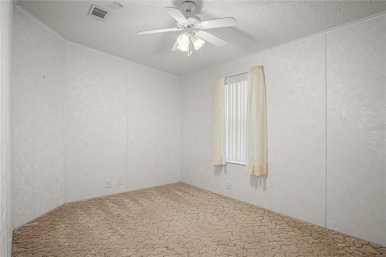 LAURELWOOD MOBILE ESTATES UNIT 01 - Residential