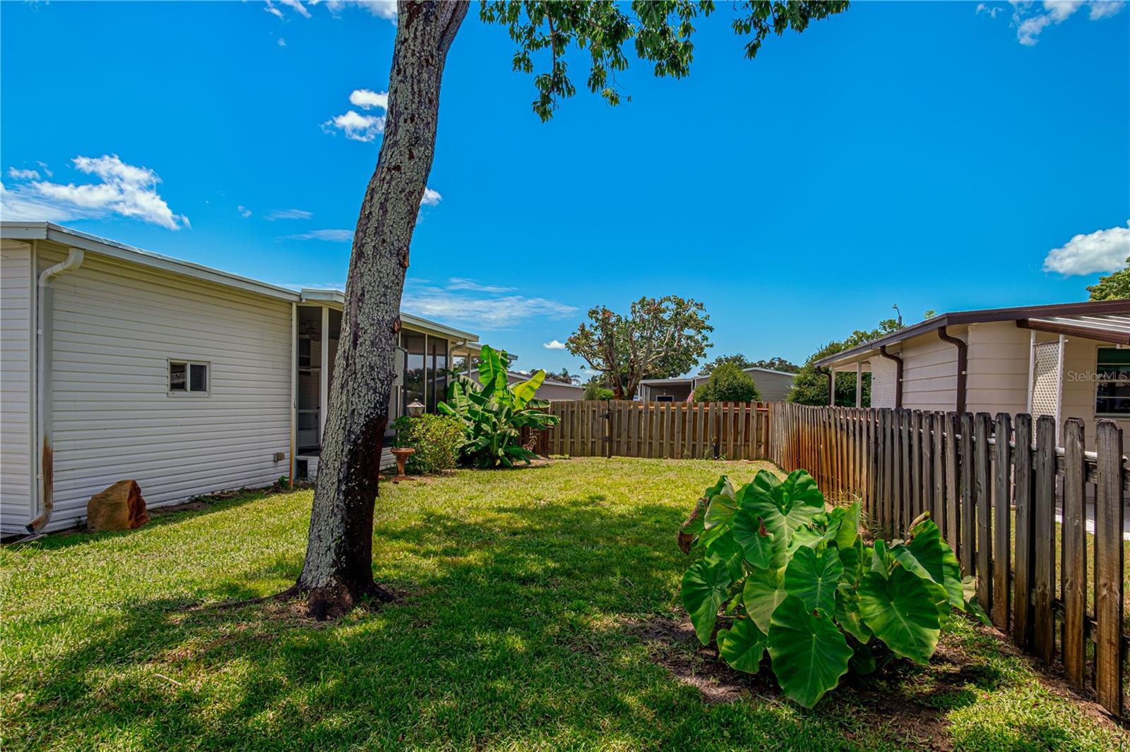 LAURELWOOD MOBILE ESTATES UNIT 01 - Residential