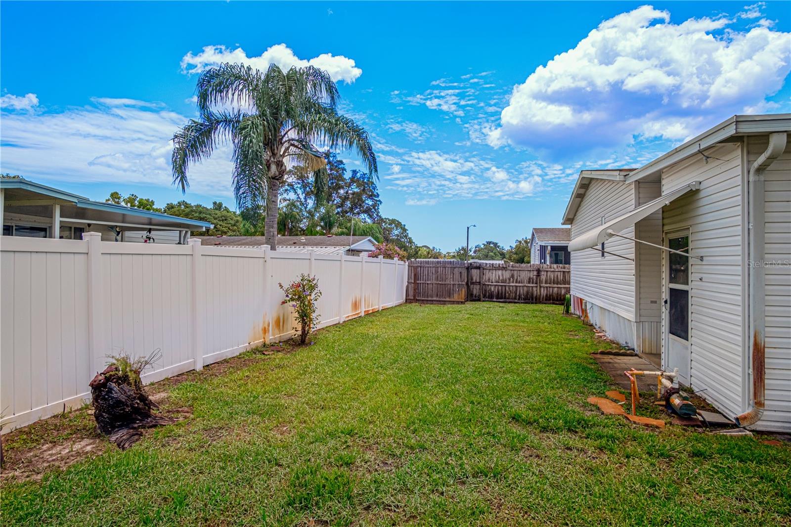 LAURELWOOD MOBILE ESTATES UNIT 01 - Residential