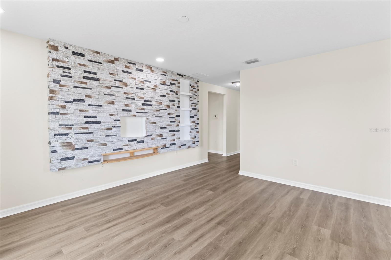 VILLAGES/TRINITY LAKES - Residential
