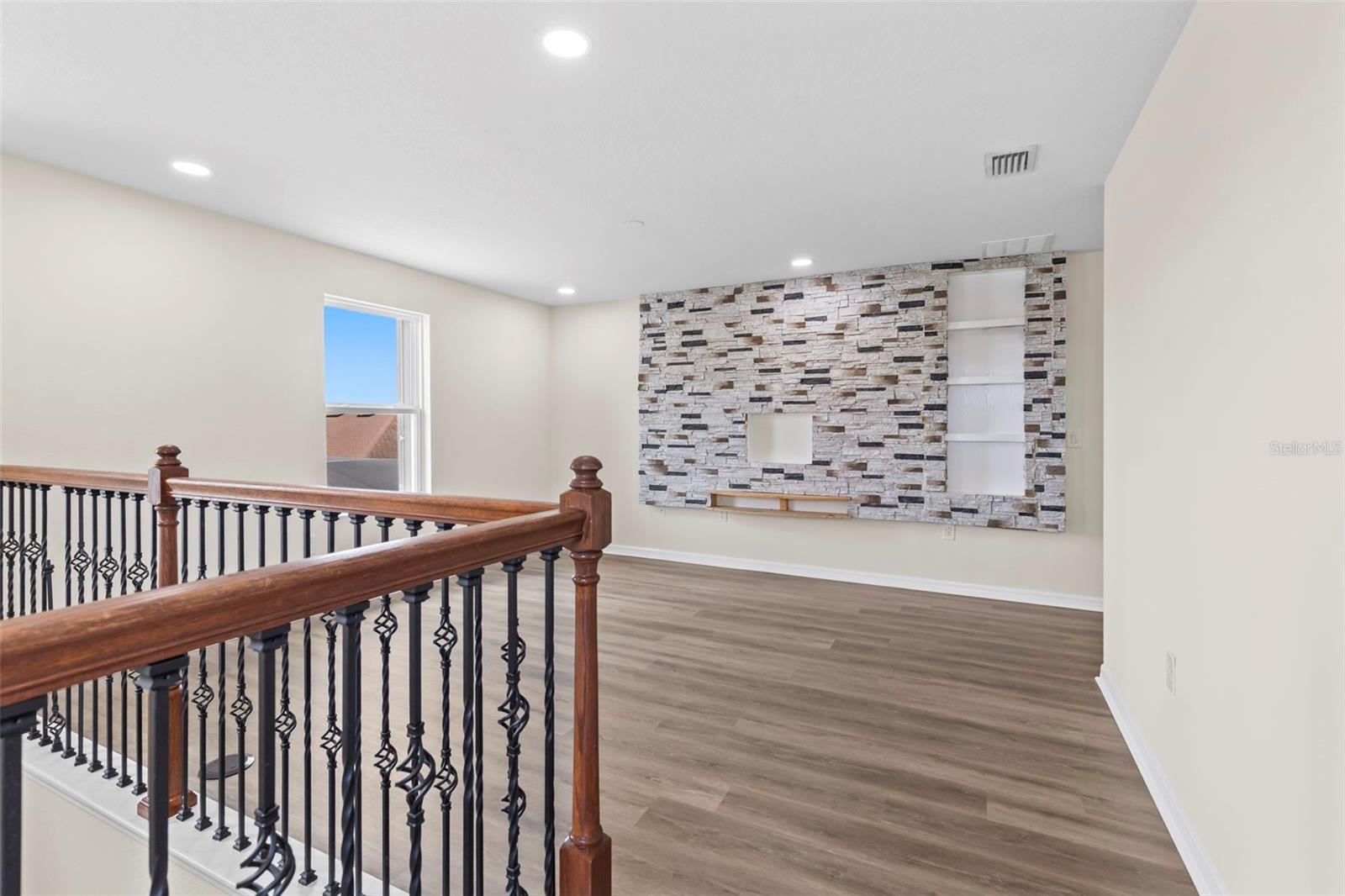 VILLAGES/TRINITY LAKES - Residential