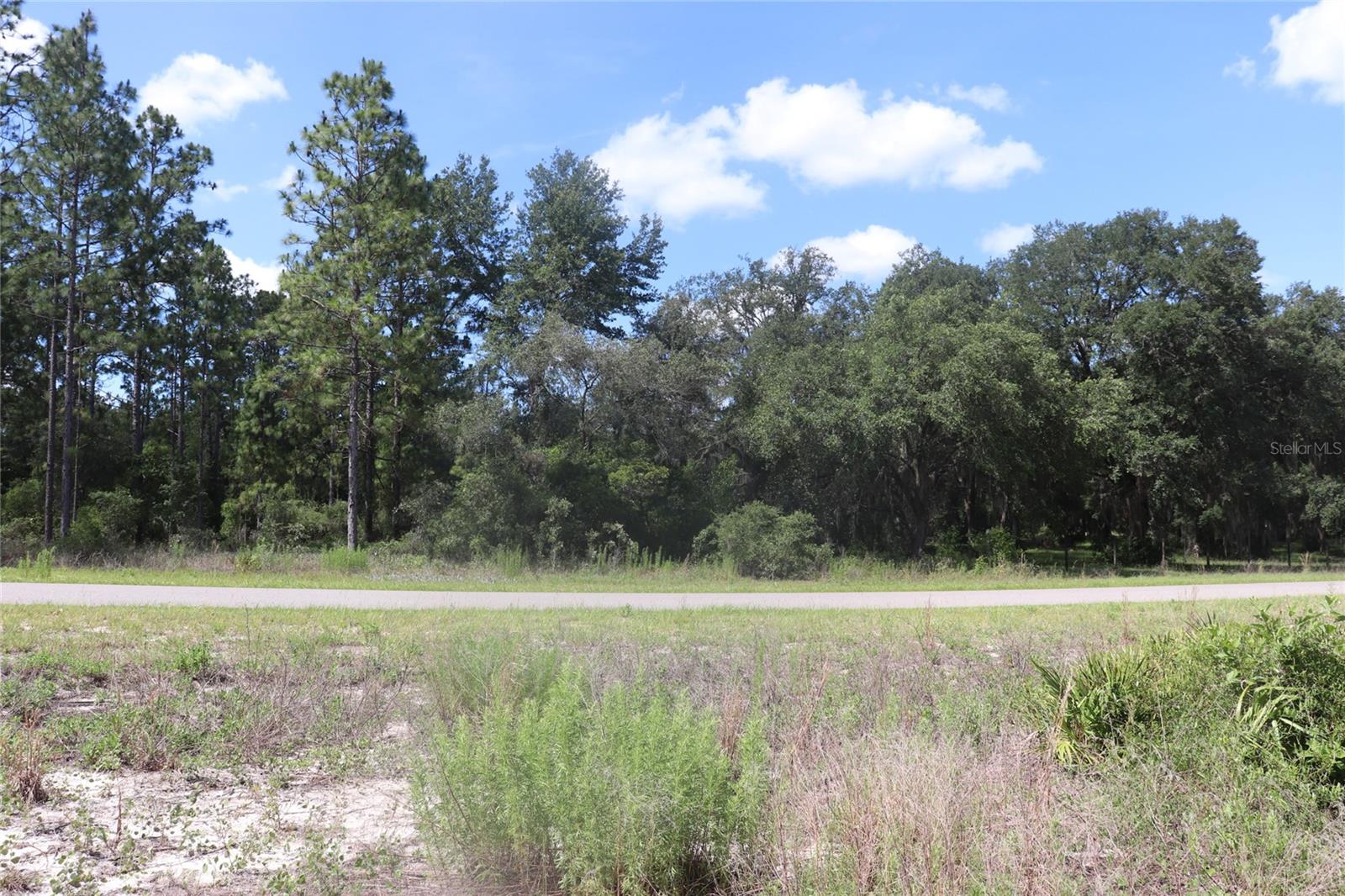 RAINBOW LAKES ESTATE - Land