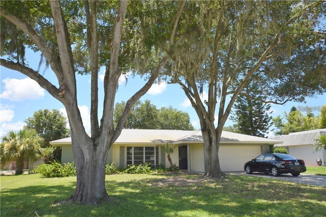 GLEN OAKS COUNTRY CLUB ESTATES - Residential Lease