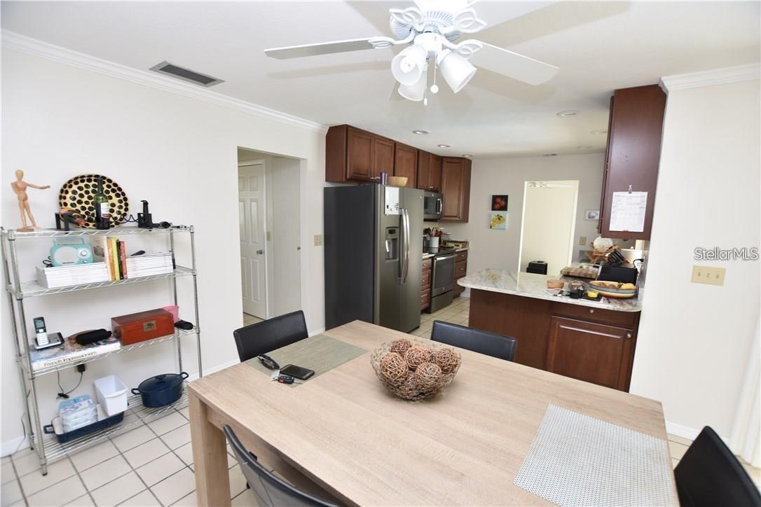 GLEN OAKS COUNTRY CLUB ESTATES - Residential Lease