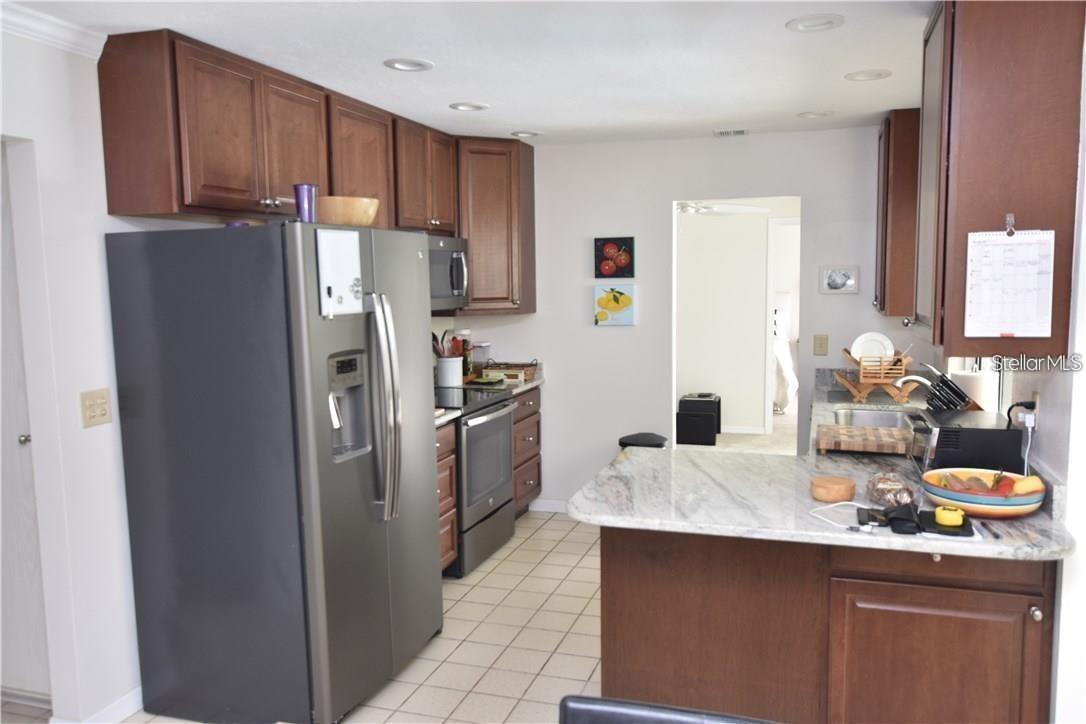 GLEN OAKS COUNTRY CLUB ESTATES - Residential Lease