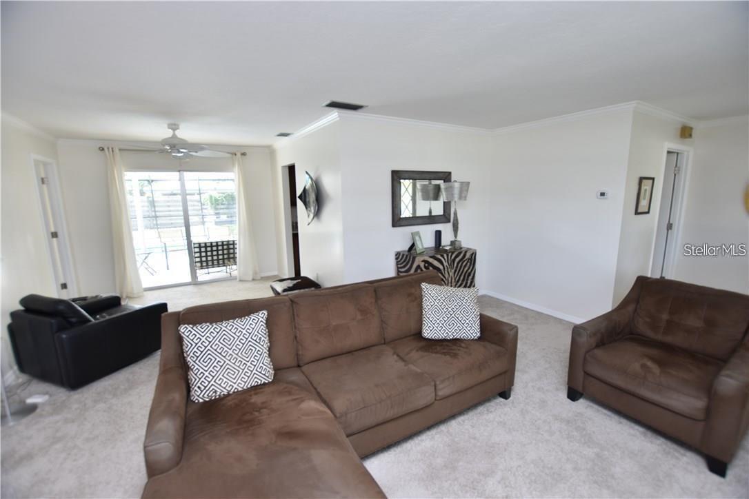 GLEN OAKS COUNTRY CLUB ESTATES - Residential Lease