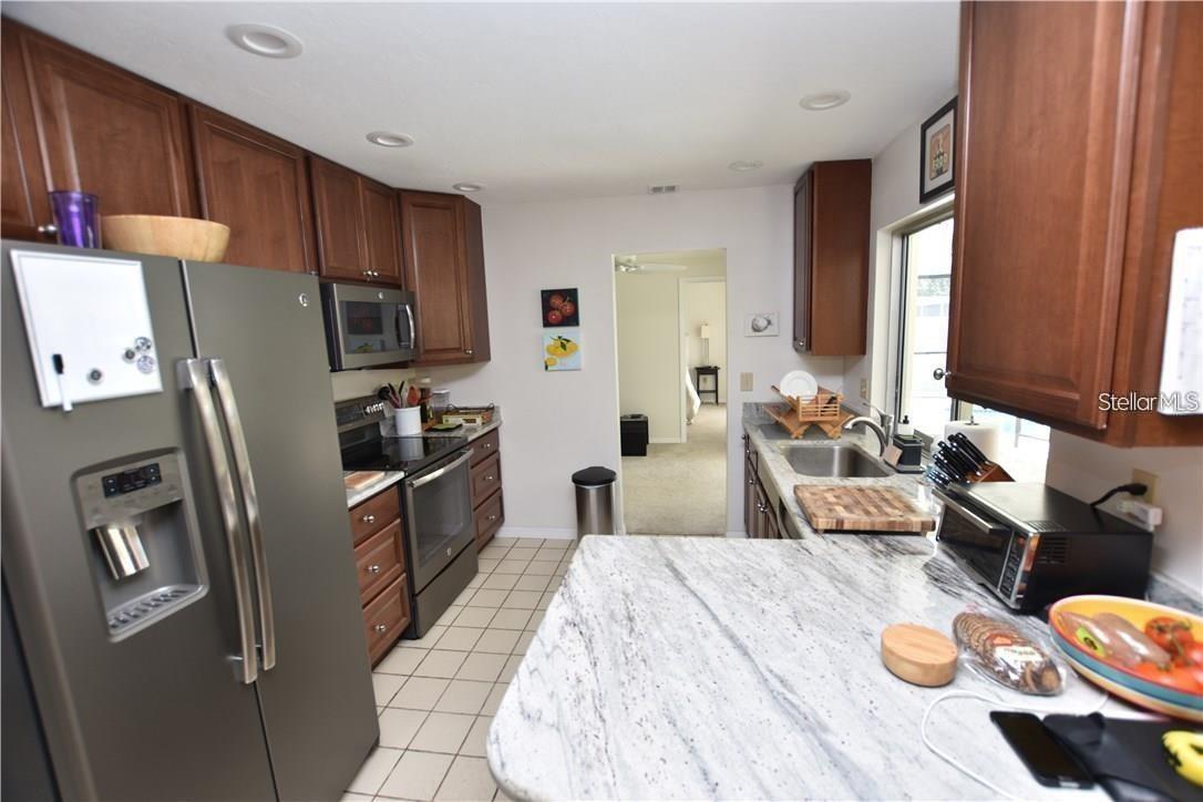 GLEN OAKS COUNTRY CLUB ESTATES - Residential Lease