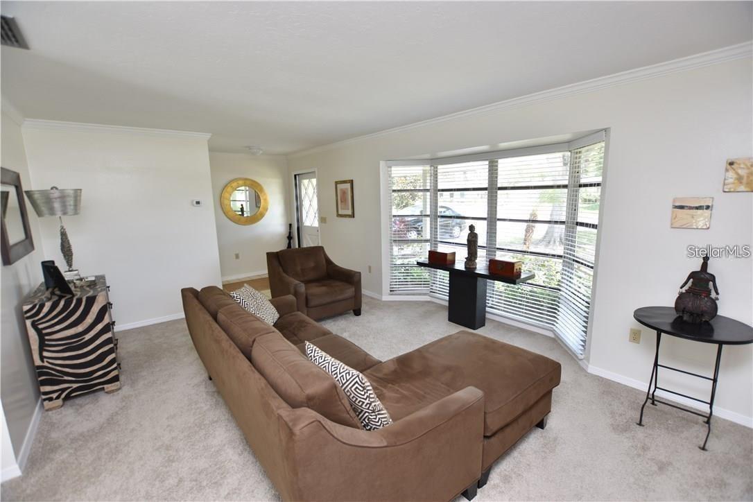 GLEN OAKS COUNTRY CLUB ESTATES - Residential Lease