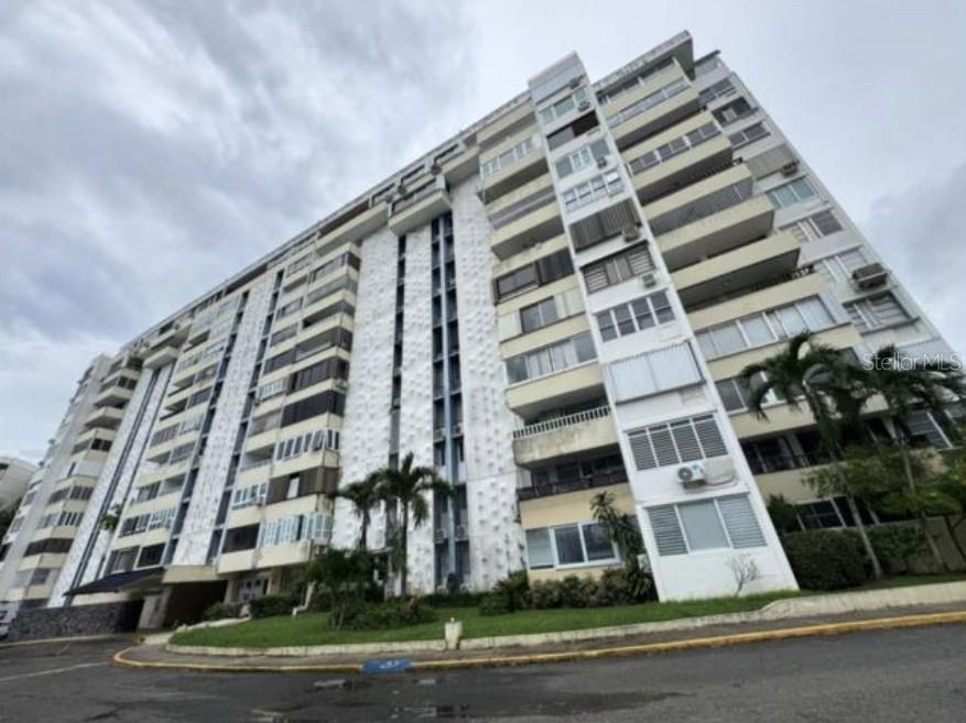 Spacious ground-floor property (Garden Unit) located in the exclusive Bellamare Condominium at Laguna Gardens. Just minutes from the airport and with direct shuttle service, this unit combines comfort, convenience, and privacy. Enjoy controlled access, no need to go up or down stairs, and one deeded parking space.

The property features four spacious bedrooms and three bathrooms, ideal both as a primary residence or as an immediate rental opportunity. Fully remodeled and equipped with four inverter air conditioning units, it’s move-in ready today.