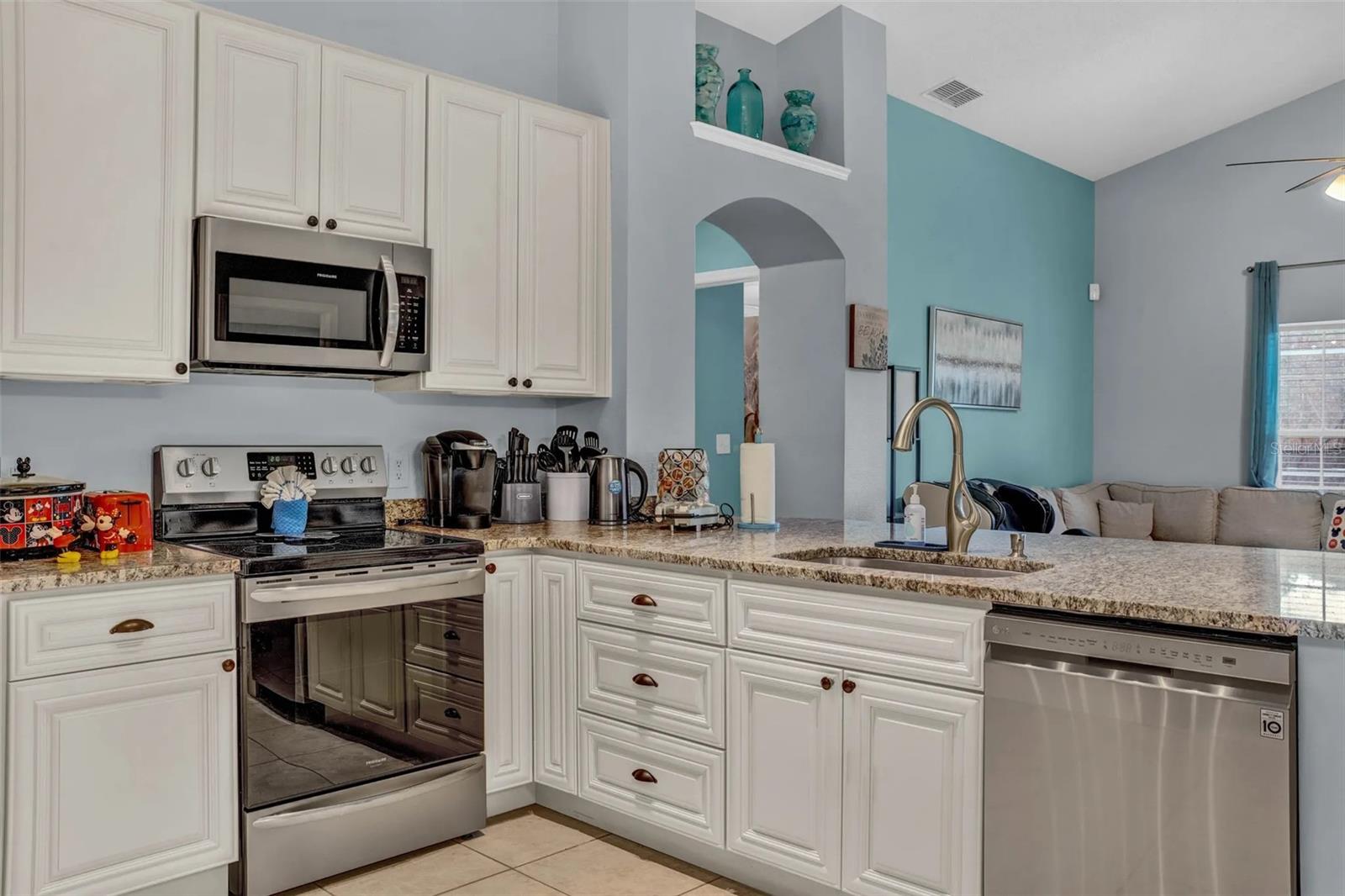 ROLLING HILLS ESTATES UNIT 1 AT FORMOSA GARDENS - Residential