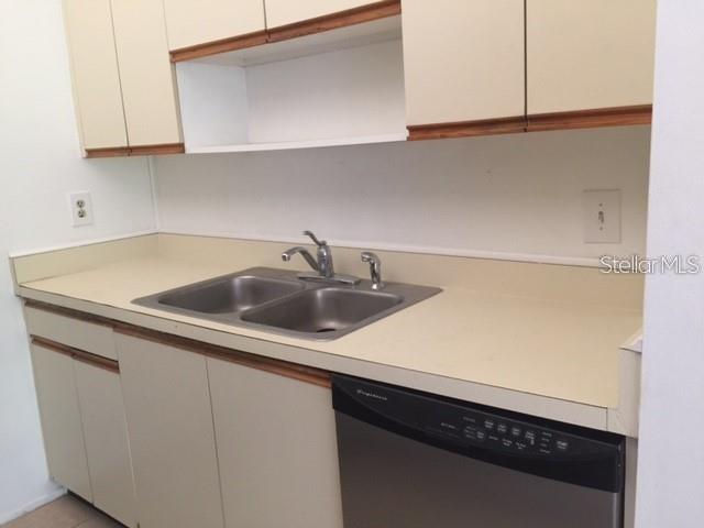 BROOKSIDE 2 - Residential Lease