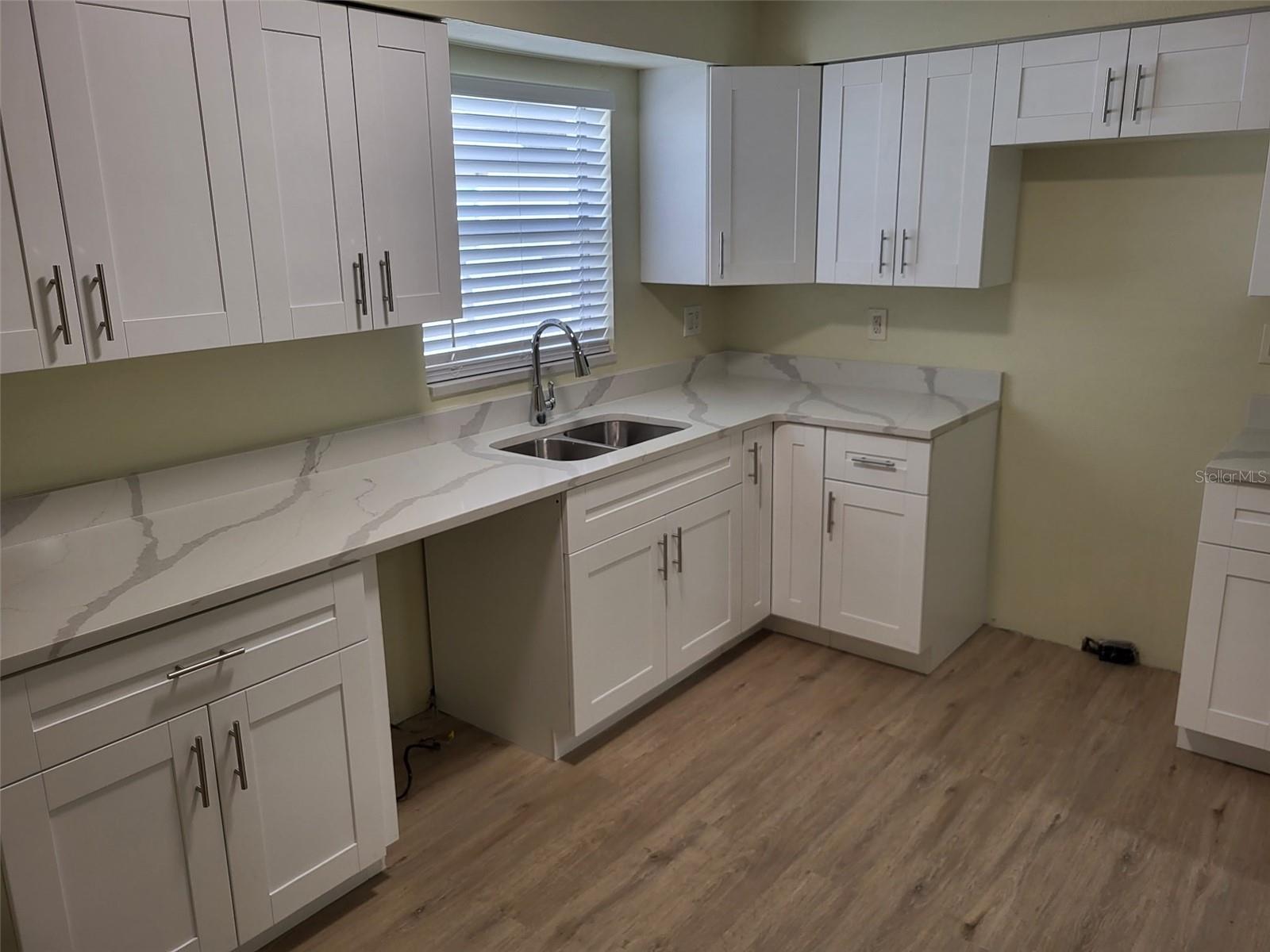 OAK VIEW MANOR - Residential