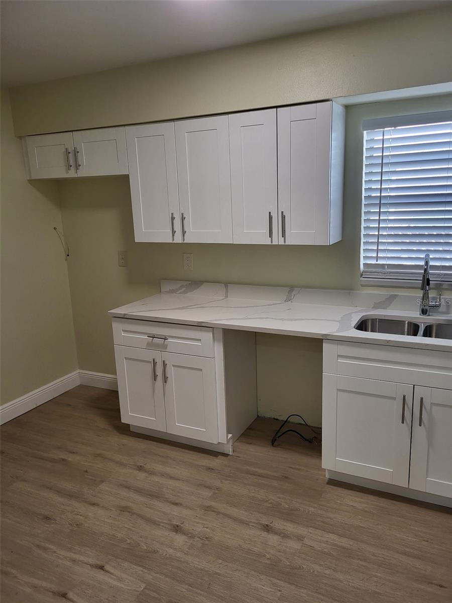 OAK VIEW MANOR - Residential