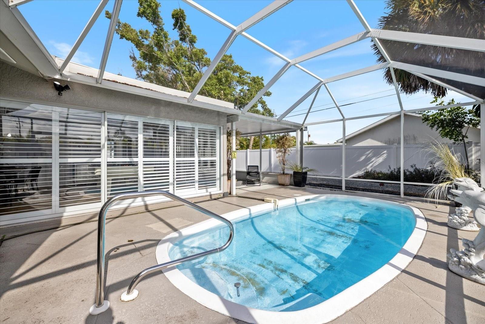 BEACH MANOR - Residential