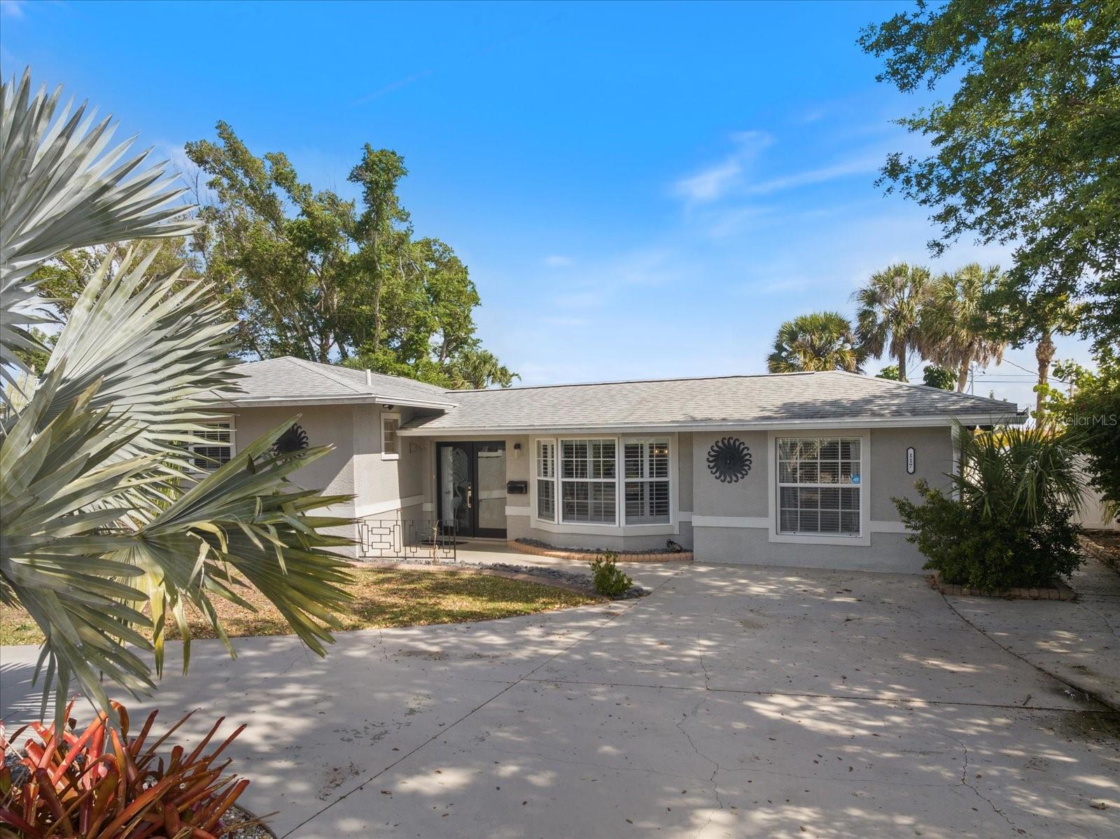 BEACH MANOR - Residential