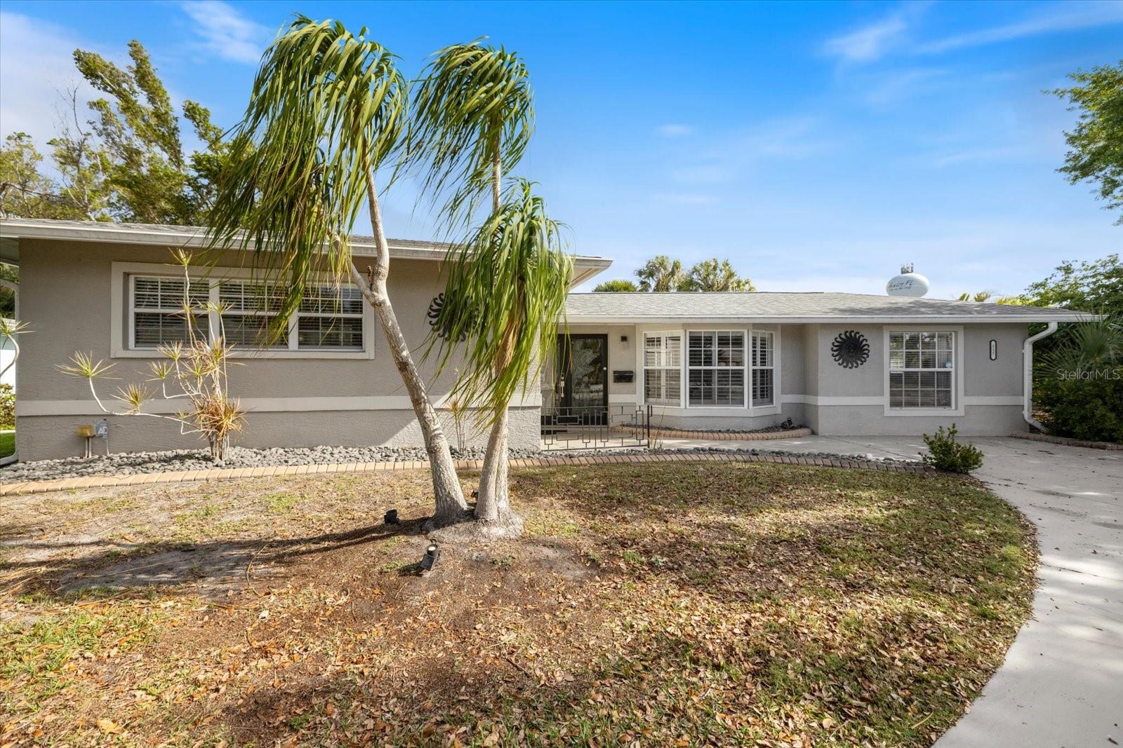 BEACH MANOR - Residential