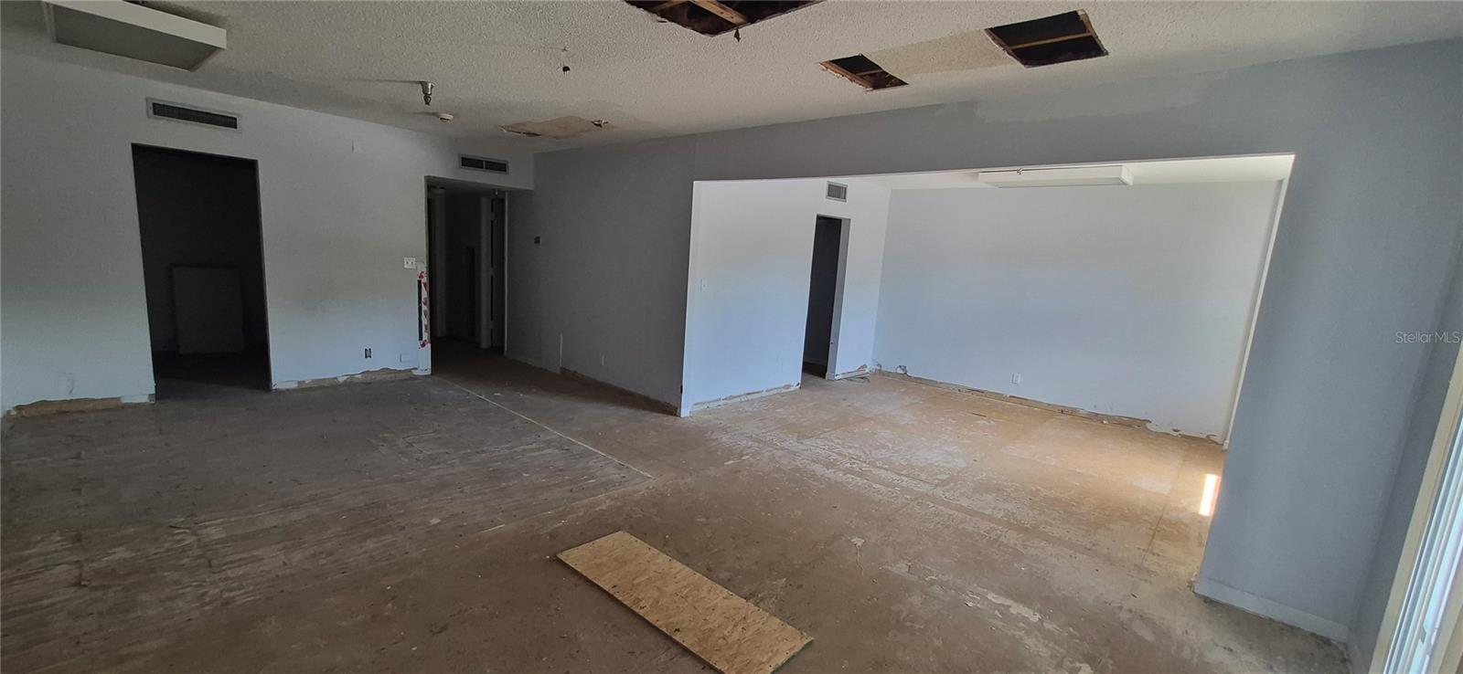 PINELLAS GROVES - Commercial Sale