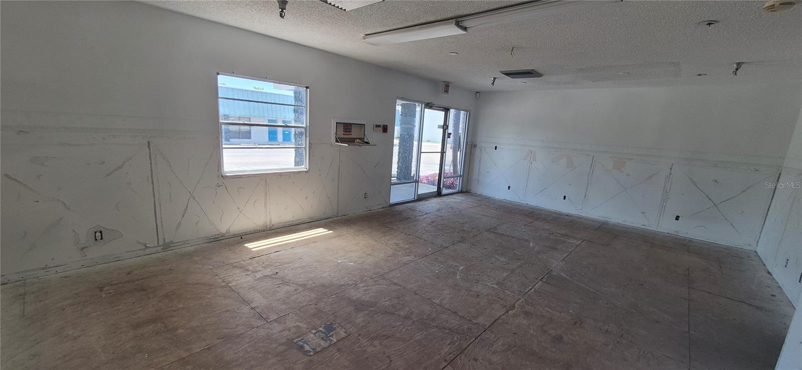 PINELLAS GROVES - Commercial Sale