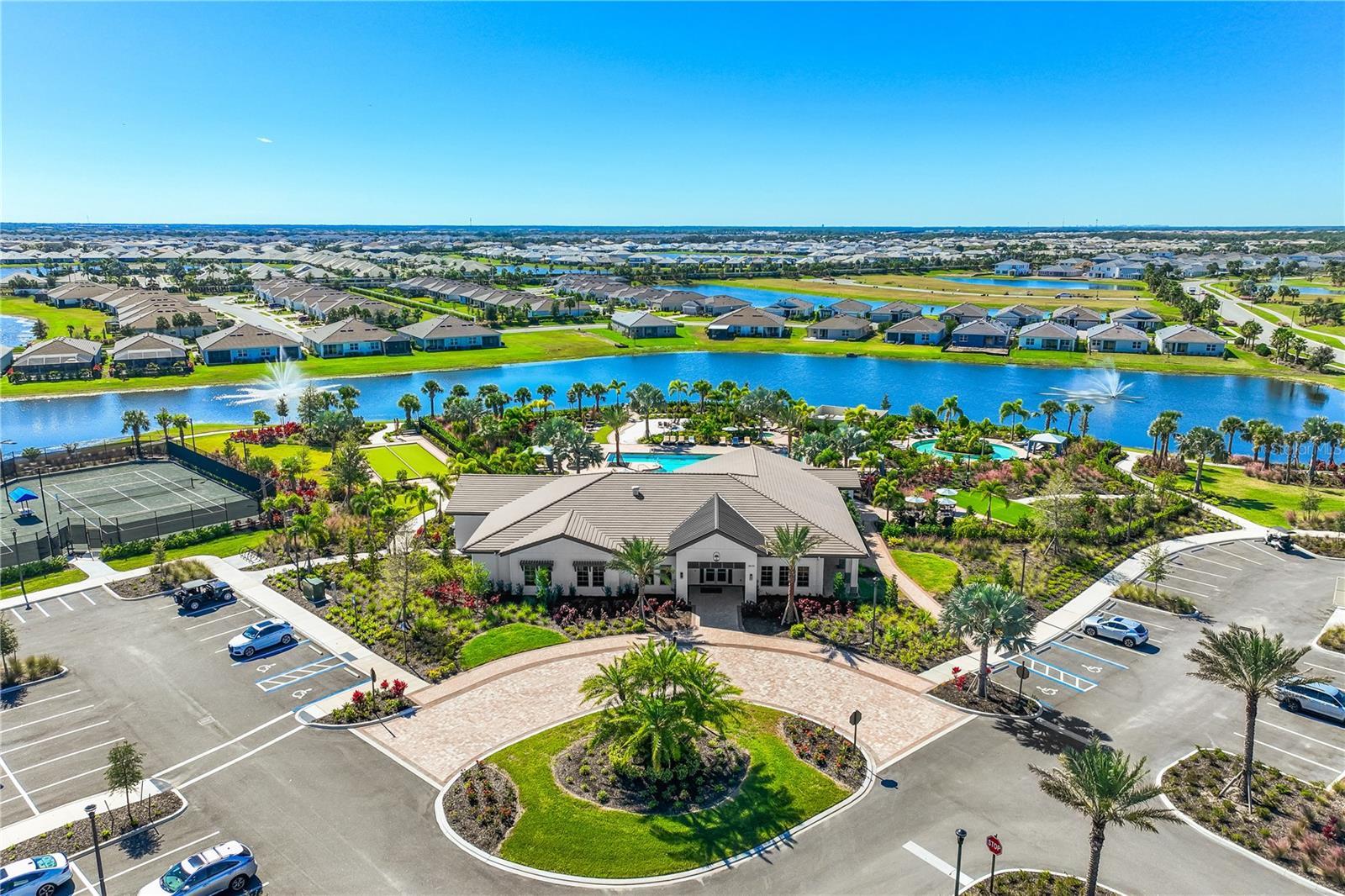 SADDLESTONE AT STAR FARMS LAKEWOOD RANCH - Residential