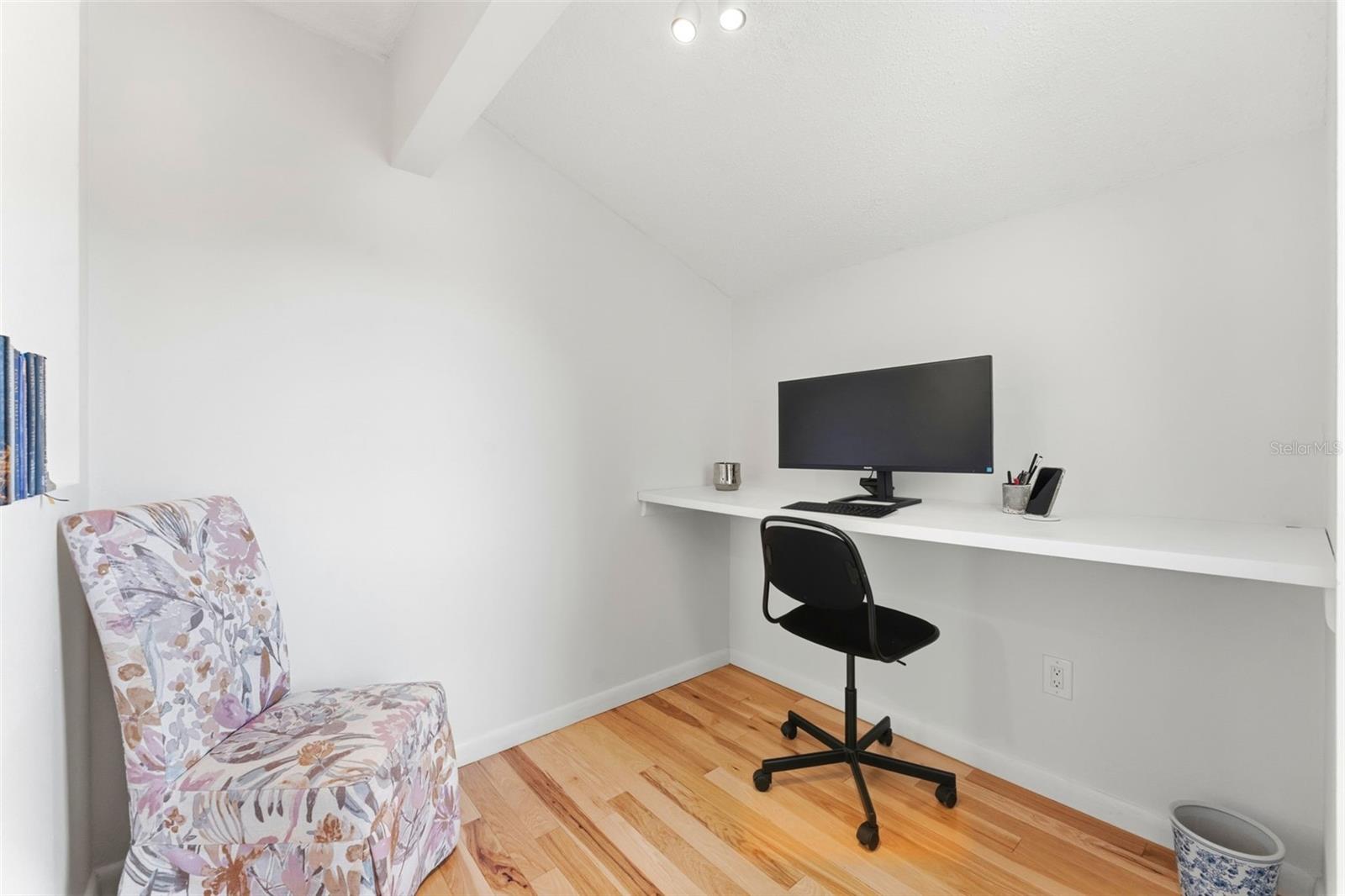 DAVIS ISLANDS PB10 PG52 TO 57 - Residential Lease