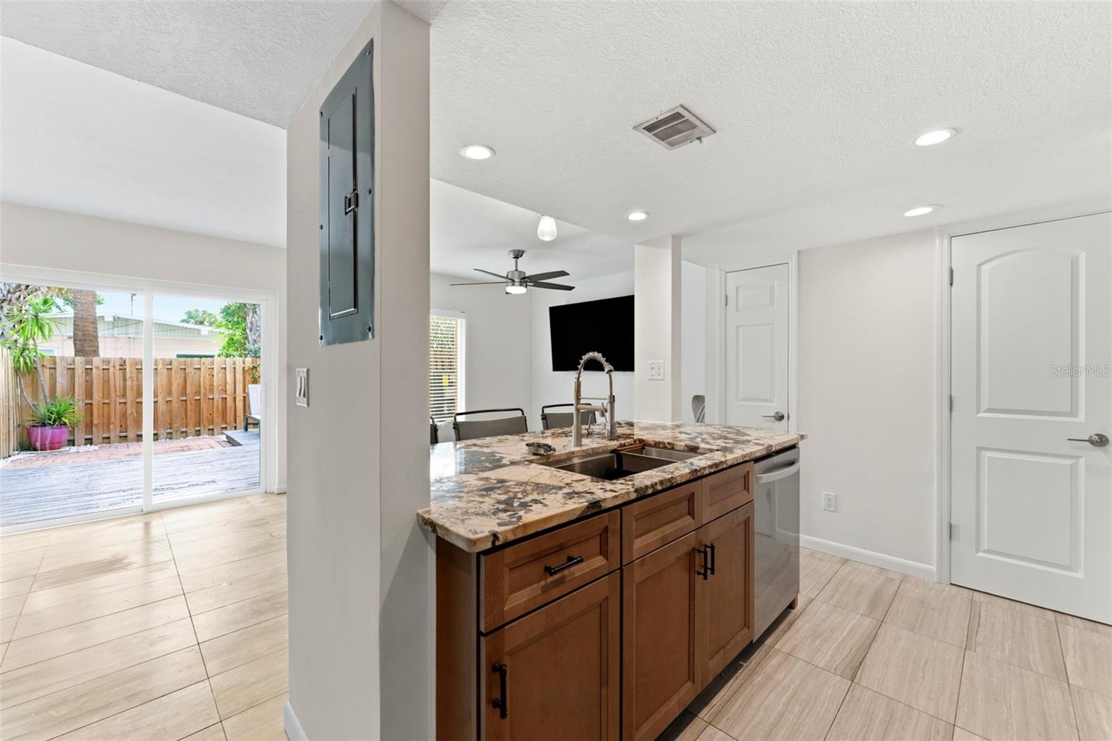 DAVIS ISLANDS PB10 PG52 TO 57 - Residential Lease