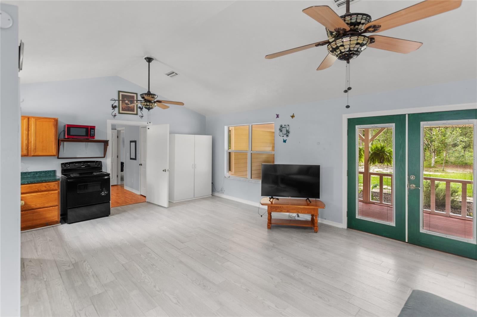 MELROSE LANDING - Residential