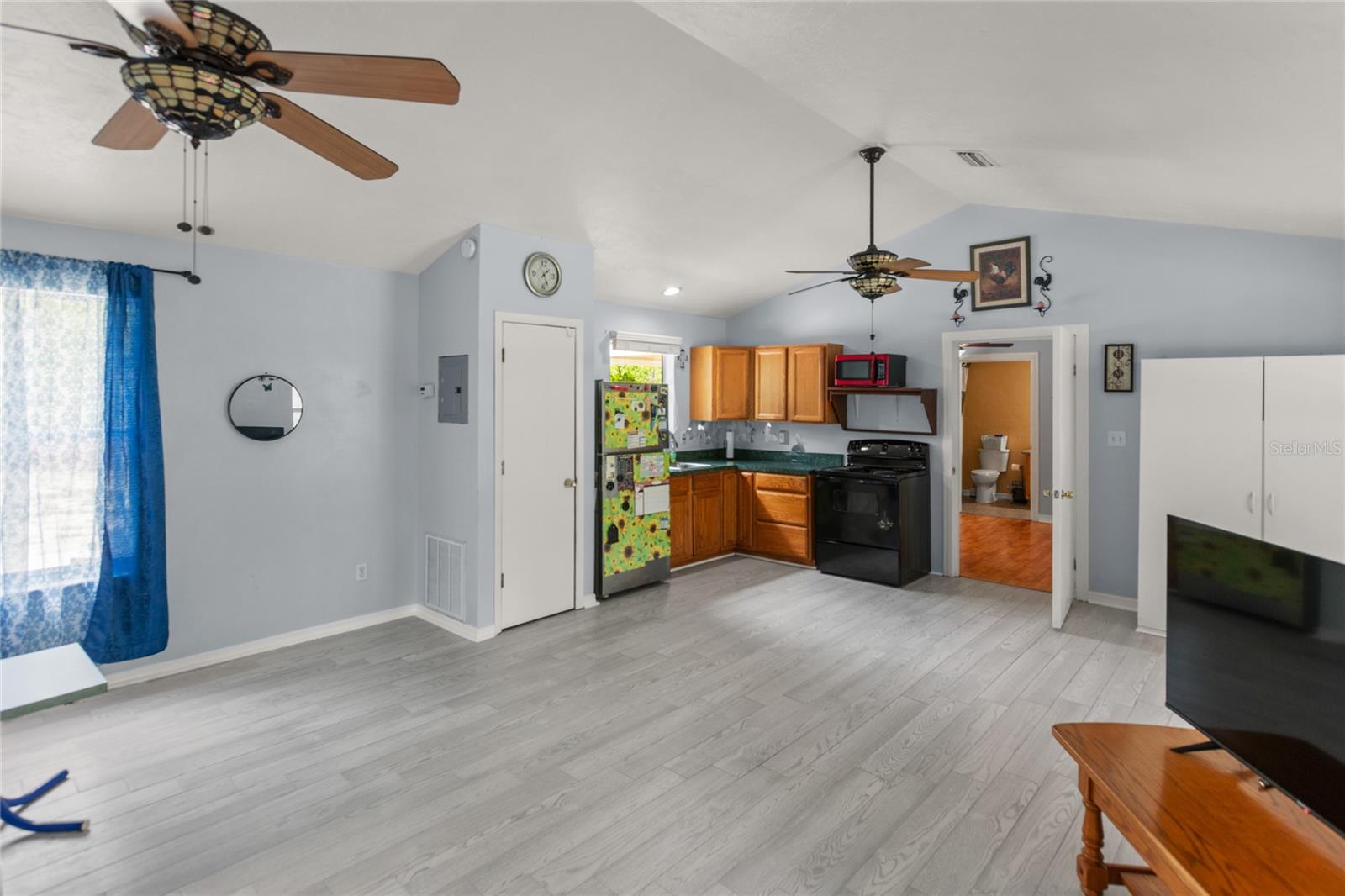 MELROSE LANDING - Residential