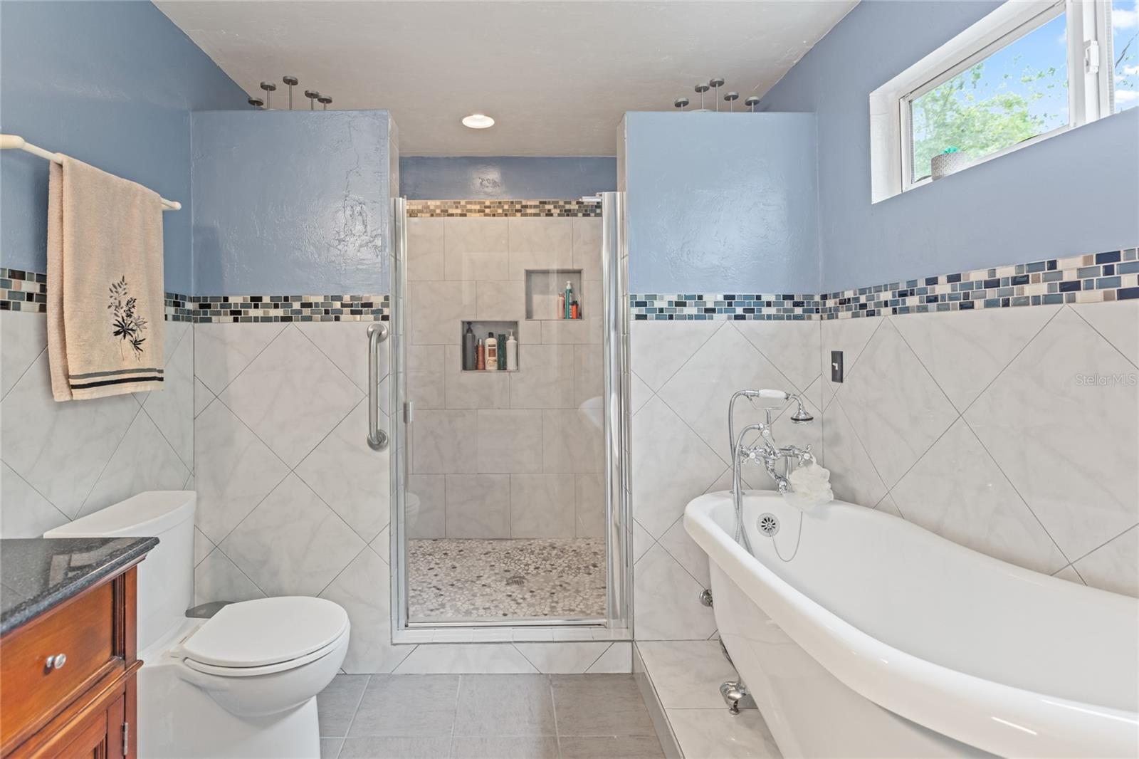 MELROSE LANDING - Residential