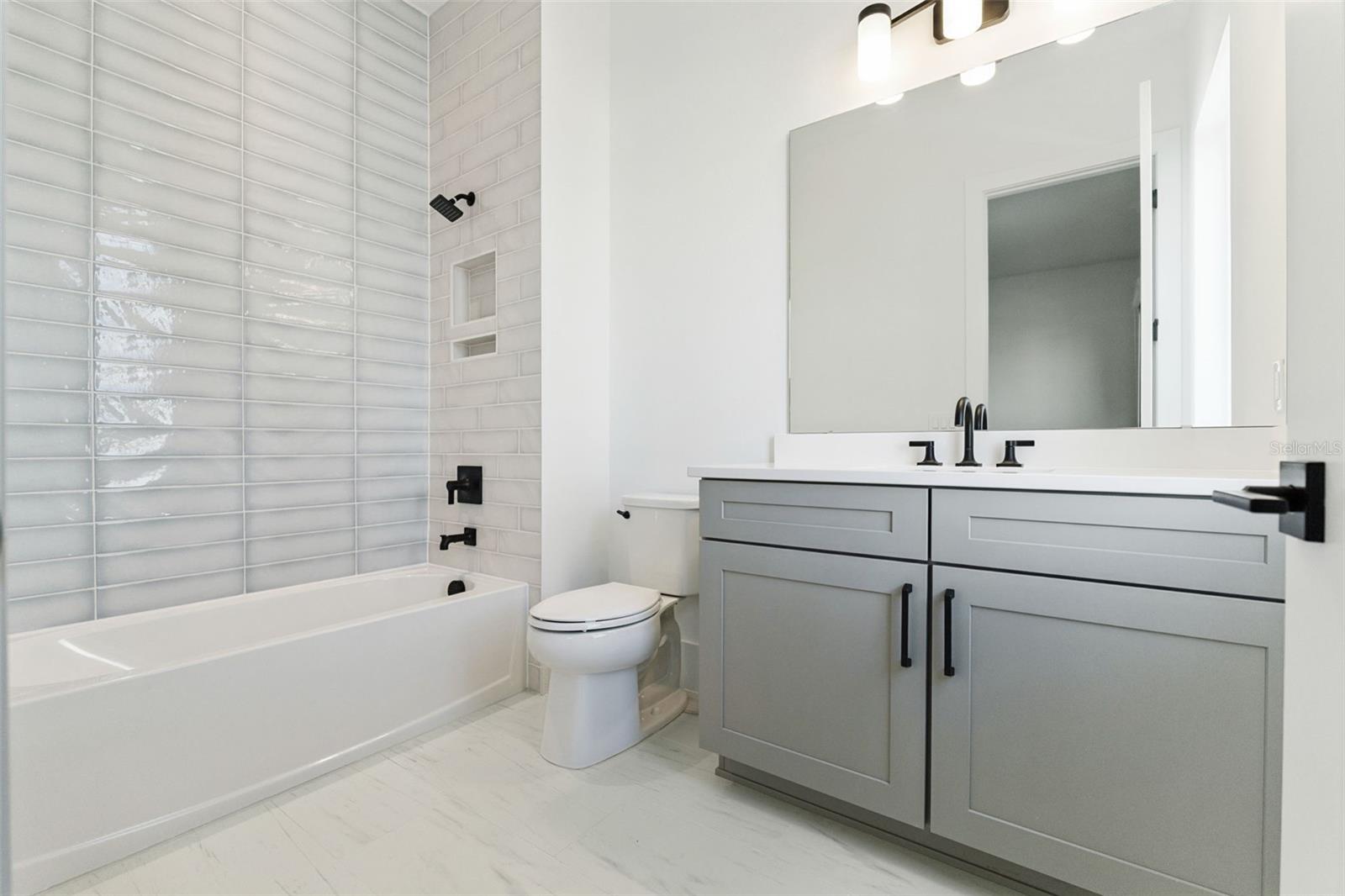 LAUREL POINTE PH 3 - Residential