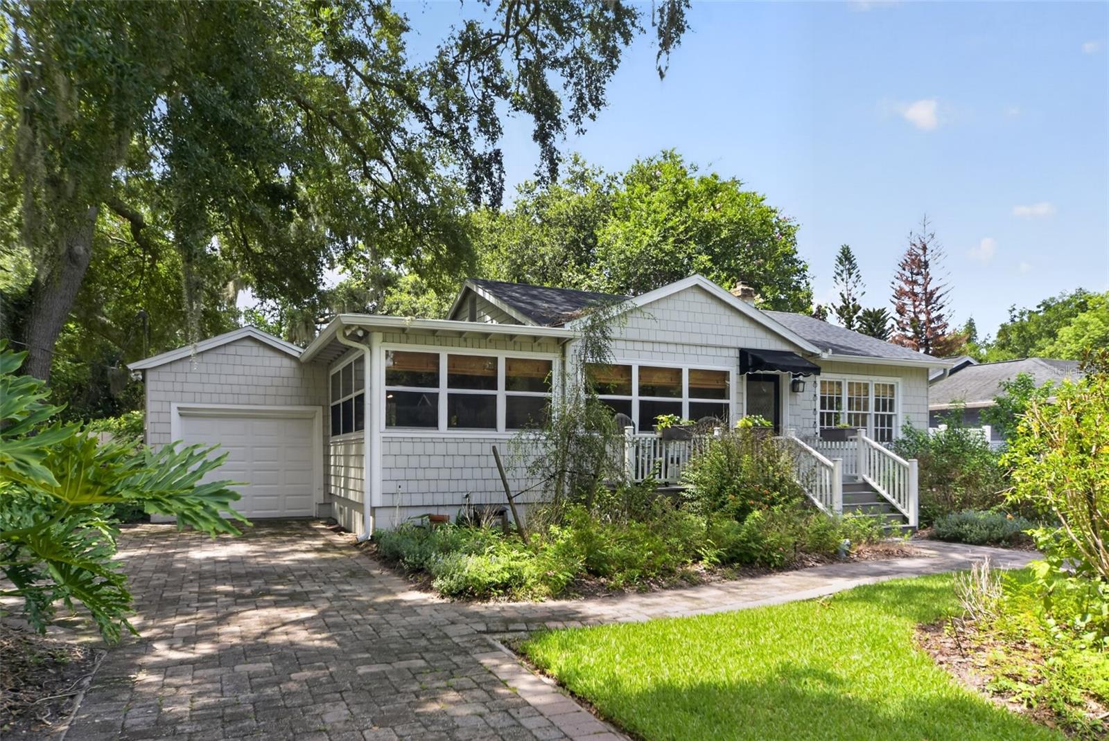 Downtown Charmer! This 2/2 bungalow sits on a huge corner lot. The bathrooms and original hardwood floors have all the historical charm you want in this style of home. It's close to 408 and accessible to all things downtown has to offer. It's also close to Thornton Park, and the Hourglass district so there are tons of restaurants and shopping available very nearby. The layout has lots of spaces for offices and/or other uses like a home gym, a Florida room, sitting area, formal dining room, etc. Get creative and see how this can work for you. It is also not far from the hospital systems either in South Downtown and/or Winter Park. Enjoy easy living close to it all and all Orlando has to offer!