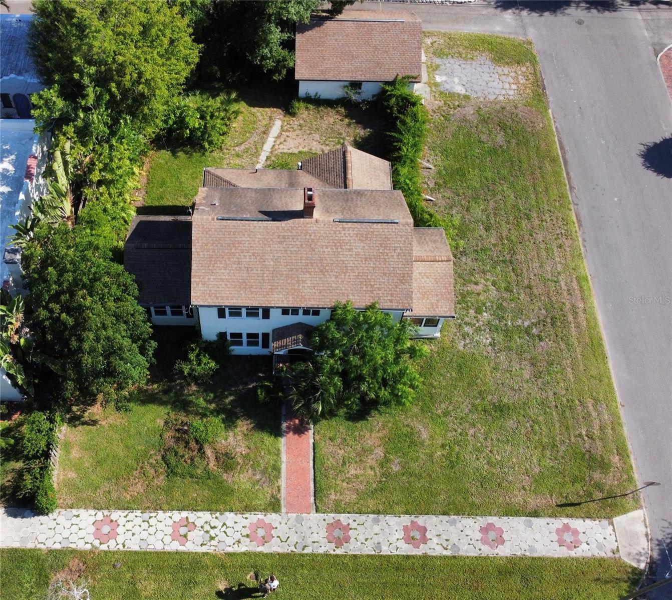 Rare oversized 1.5 corner lot with 80 feet of frontage by 110 feet in a non-flood zone (zone X), located in the coveted Historic Old Northeast. At 8,799 sq ft, the lot feels closer to 10,000 sq ft thanks to its corner positioning and the absence of a sidewalk. This property presents an exceptional opportunity to design and build a dream residence.The seller recognizes that the primary value lies in the land and its premier location and anticipates that a future owner may choose to redevelop the site. As such, the property is being offered strictly for land value, and no interior access to the existing structure will be granted. The owner is the listing agent.