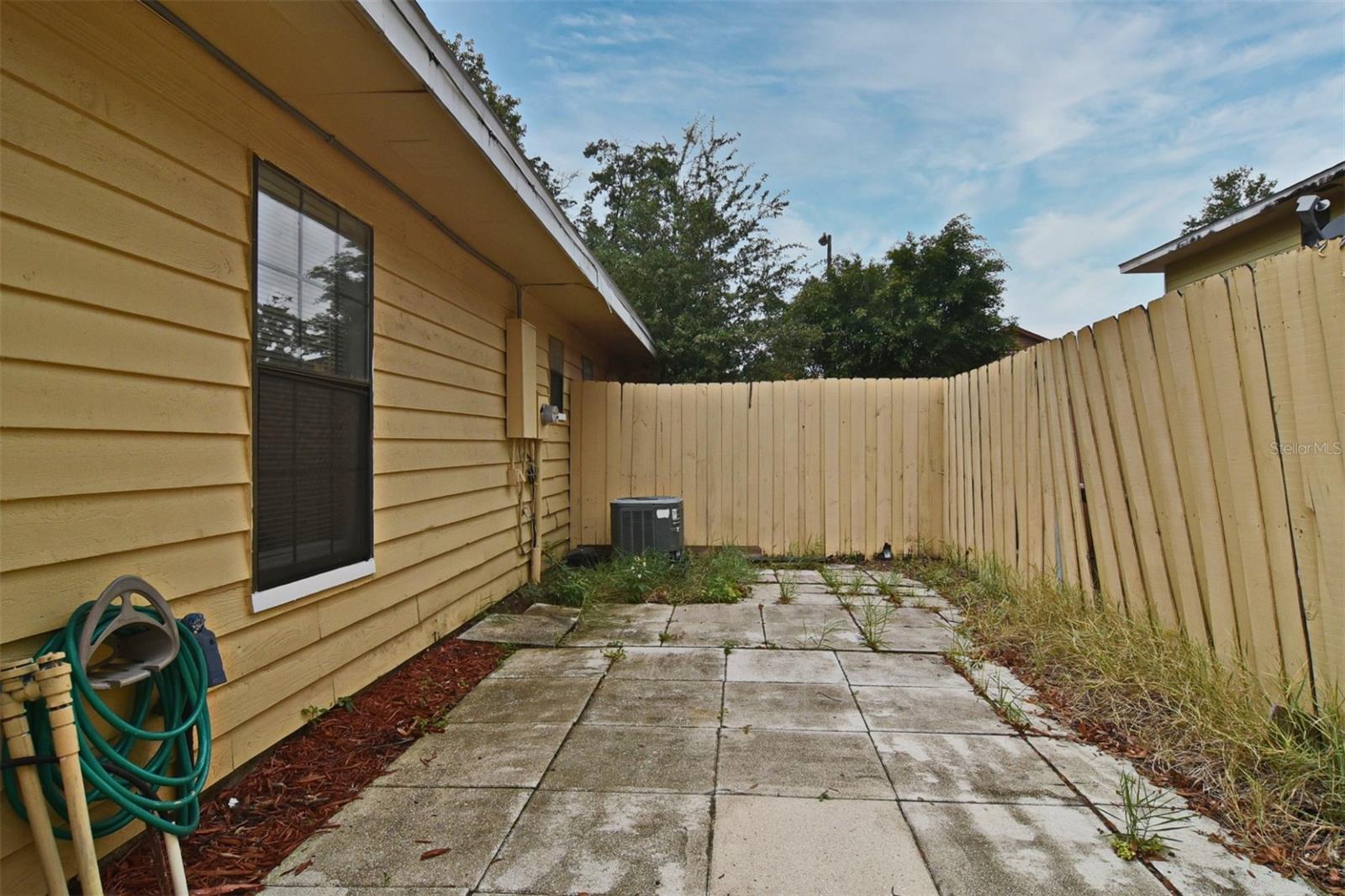 OAKLAND VILLAGE SEC 2 - Residential Lease