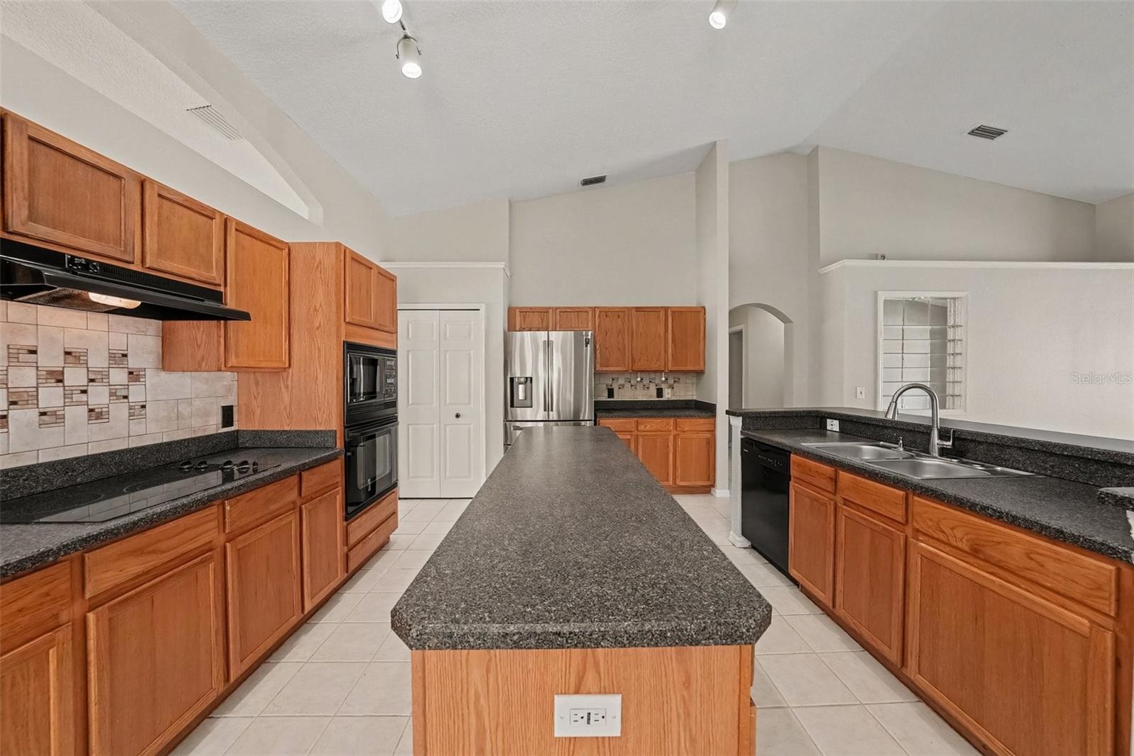 NEW RIVER LAKES PH C02 - Residential