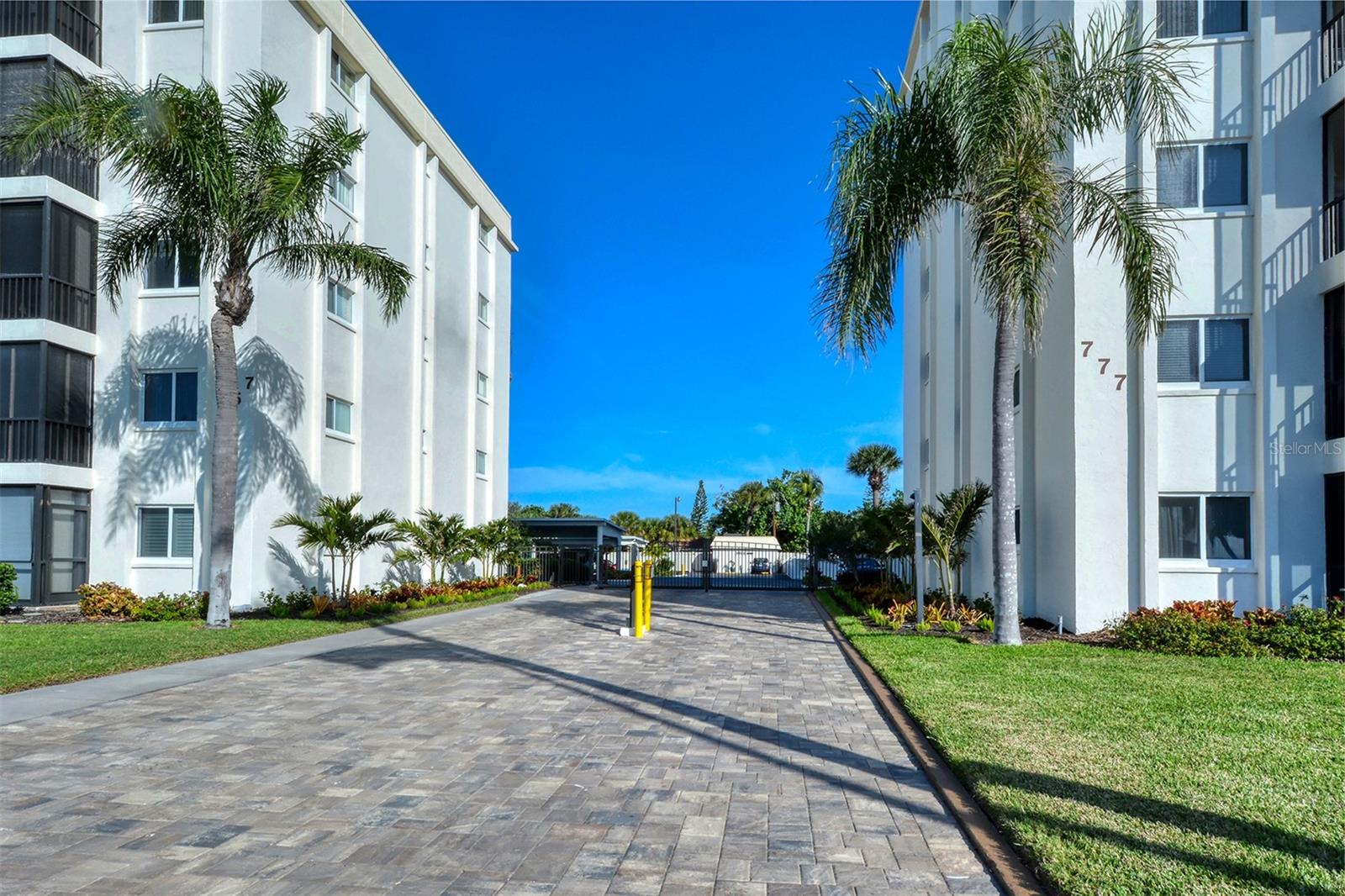 CRESCENT ROYALE 3 - Residential