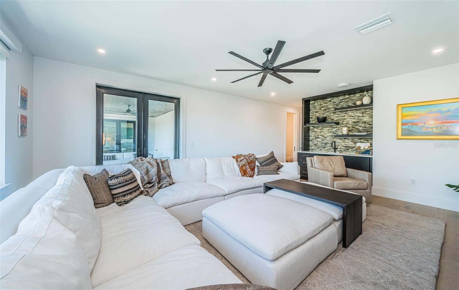 REDINGTON SHORES YACHT & TENNIS CLUB - Residential