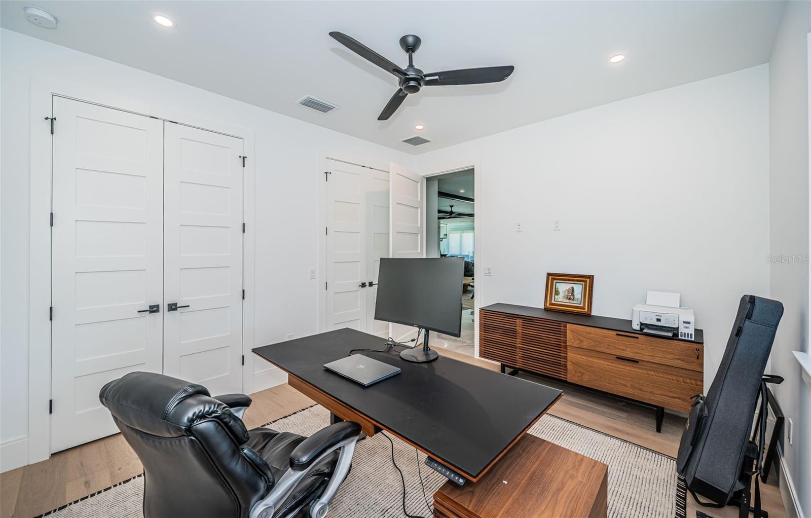 REDINGTON SHORES YACHT & TENNIS CLUB - Residential