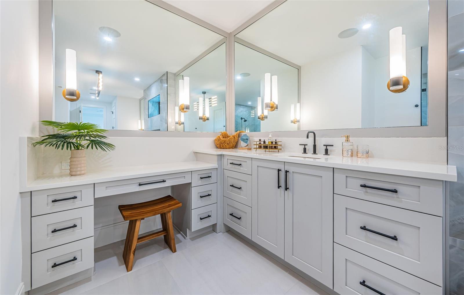 REDINGTON SHORES YACHT & TENNIS CLUB - Residential