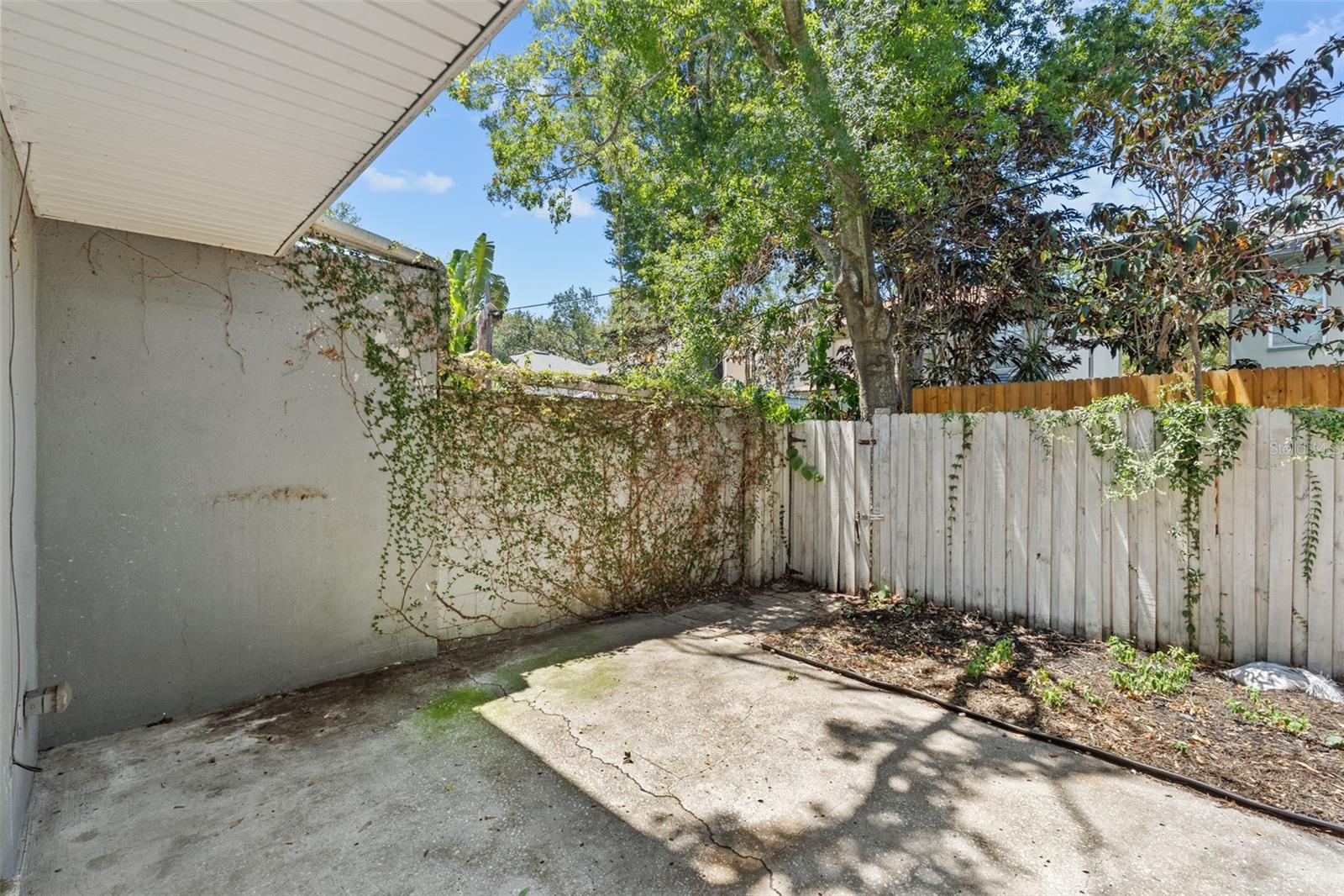 DIAZ TWNHMS - Residential Lease