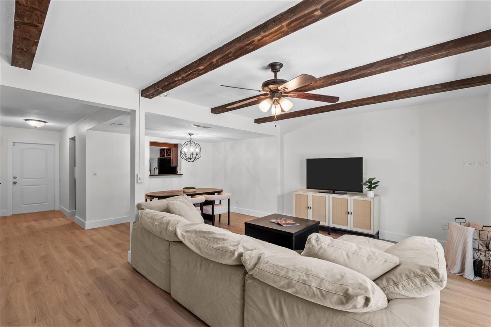 DIAZ TWNHMS - Residential Lease