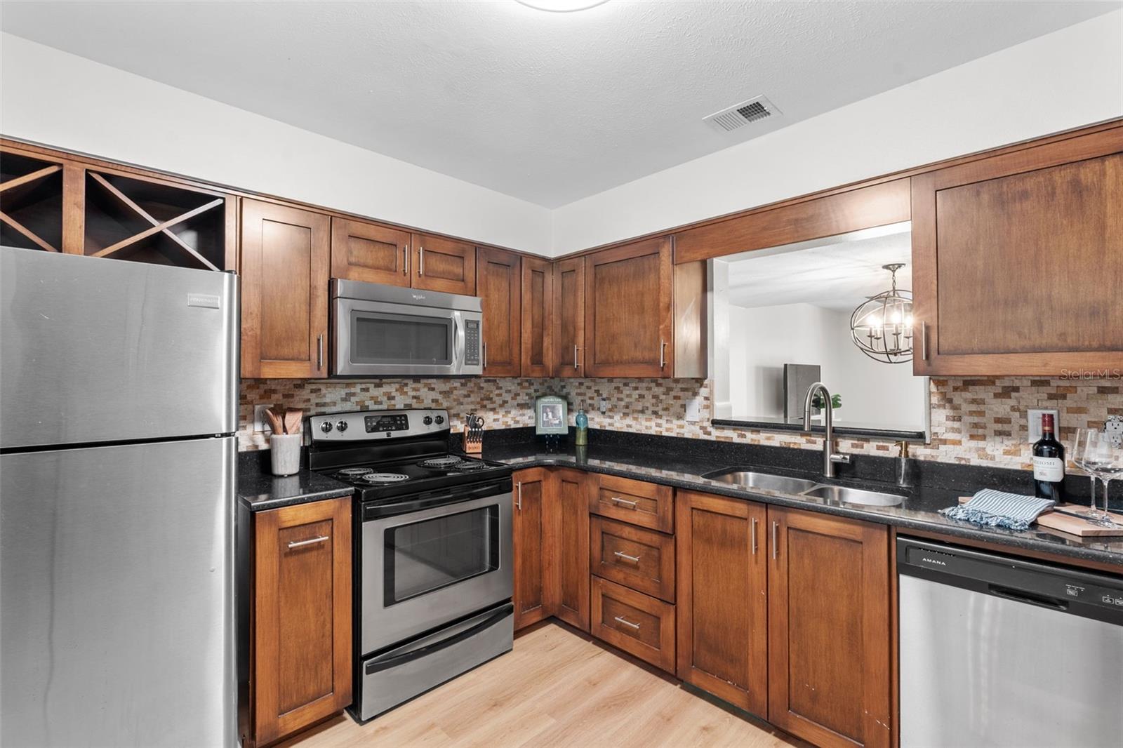 DIAZ TWNHMS - Residential Lease