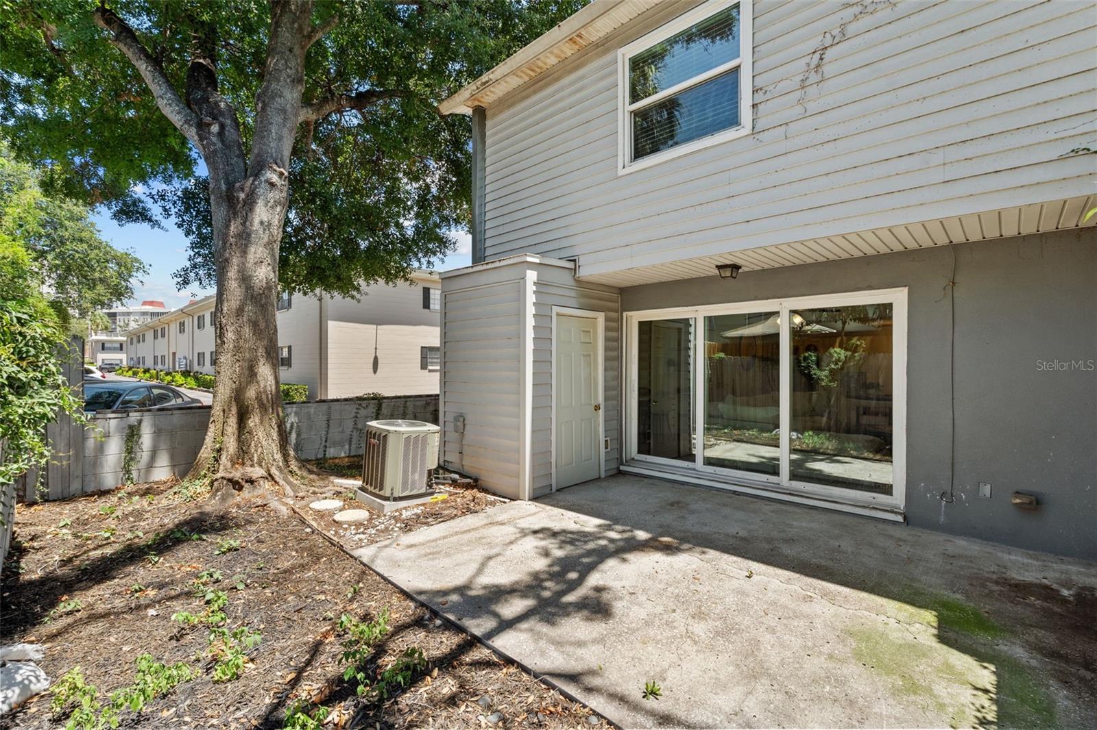 DIAZ TWNHMS - Residential Lease