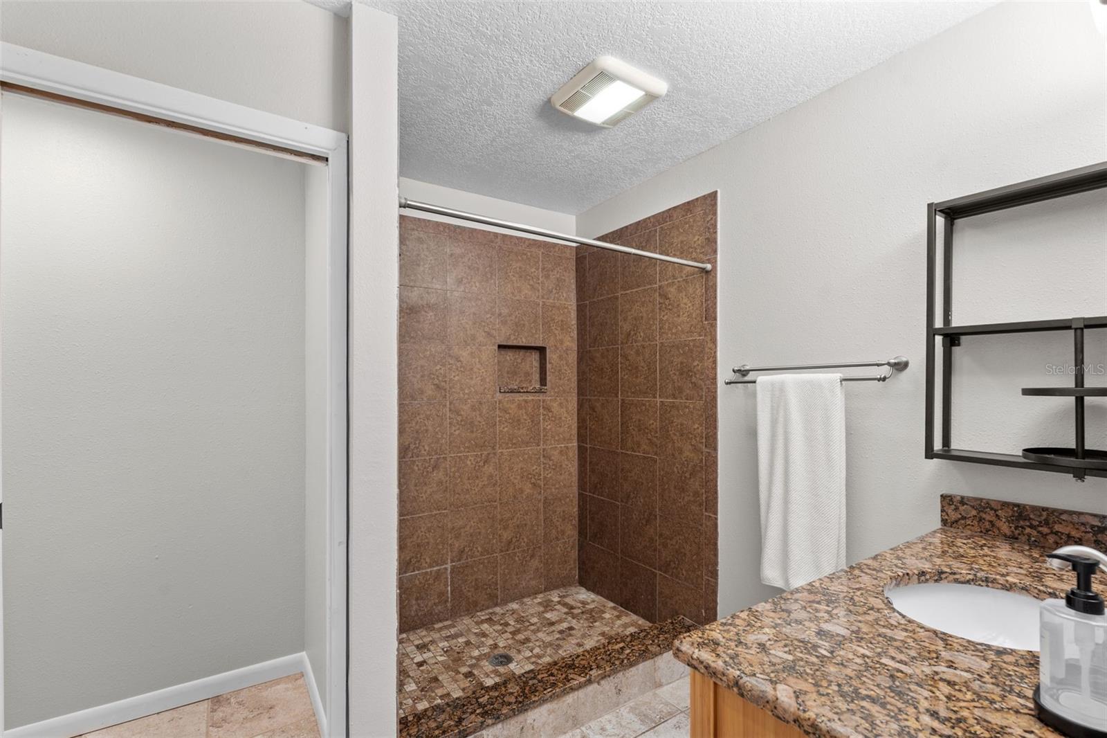 DIAZ TWNHMS - Residential Lease