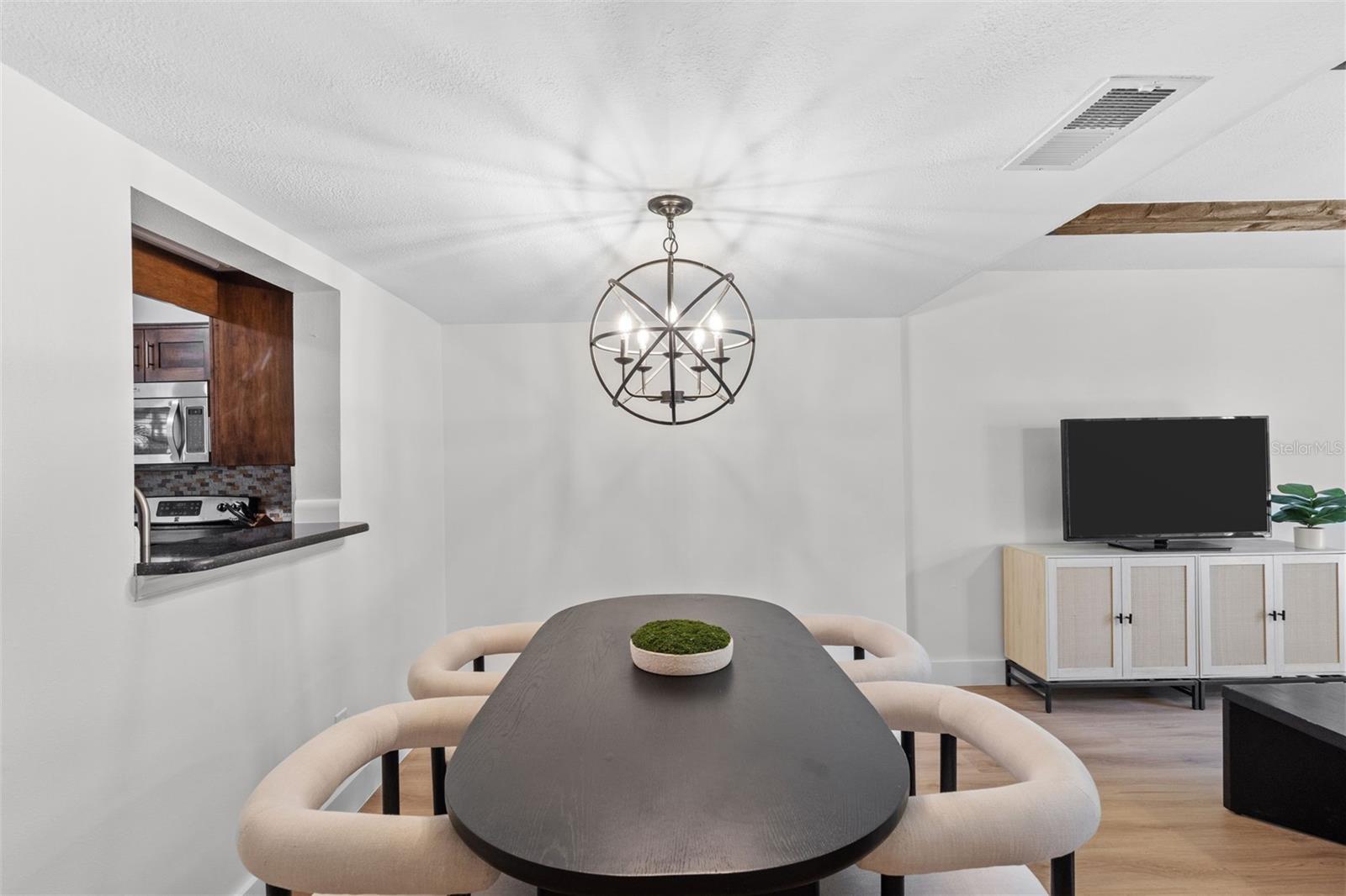 DIAZ TWNHMS - Residential Lease